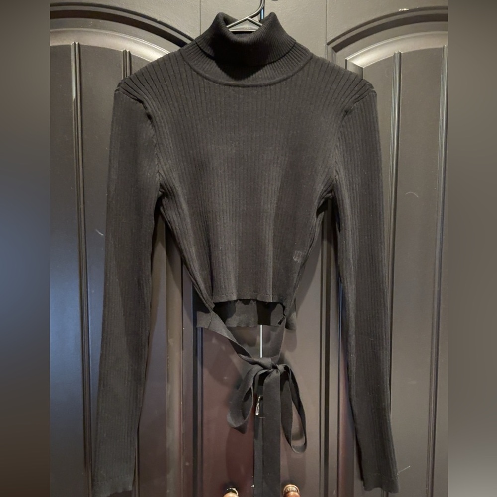 Criss cross tie waist turtleneck